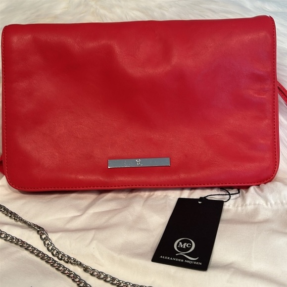 Authentic Alexander McQueen Nappa Clutch w/chain - Picture 3 of 16